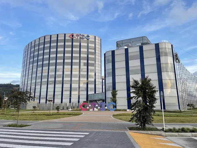 Fachada de CTIC – Centro de Tratamiento e Investigación sobre Cáncer, sede de consulta del Dr. Juan Carlos Forero Turca en Bogotá