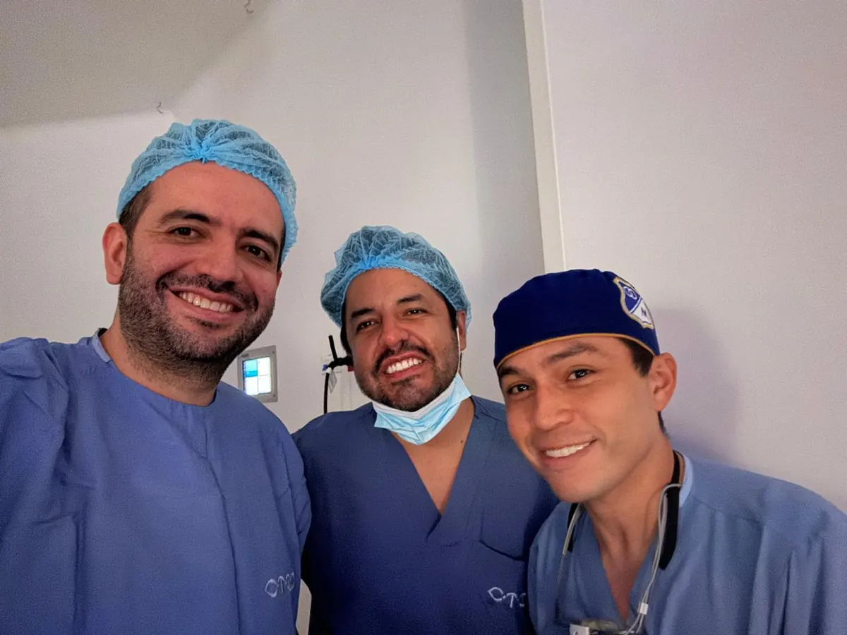 Equipo de cirugía robótica transoral de orofaringe del Dr. Forero